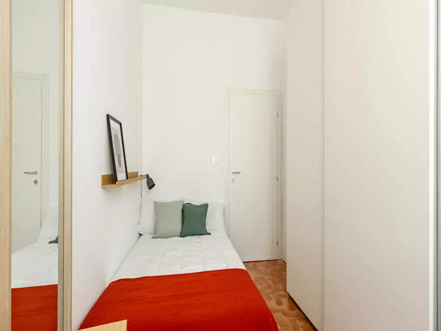 Immagine 2 di Camera in affitto  in Via Luigi Scrosati a Milano