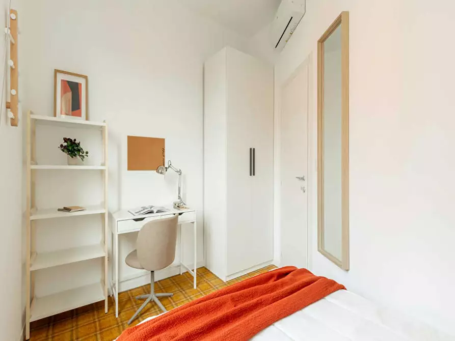 Immagine 4 di Camera in affitto  in Via Luigi Scrosati a Milano