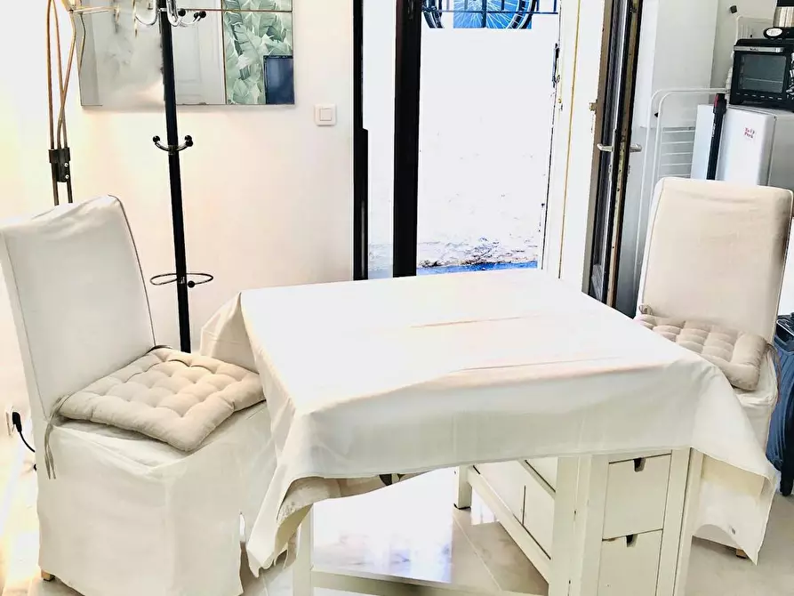 Immagine 1 di Appartamento in affitto  in Rue Saint Charles a Paris