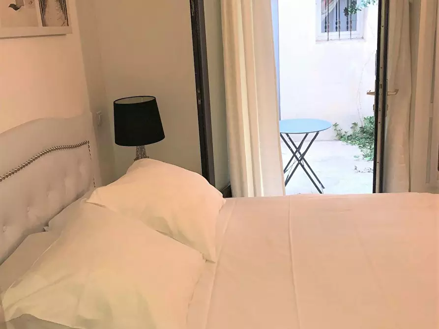 Immagine 6 di Appartamento in affitto  in Rue Saint Charles a Paris