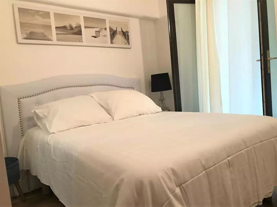 Immagine 5 di Appartamento in affitto  in Rue Saint Charles a Paris