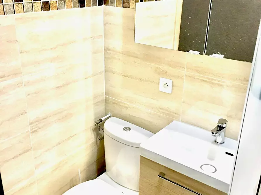 Immagine 9 di Appartamento in affitto  in Rue Saint Charles a Paris