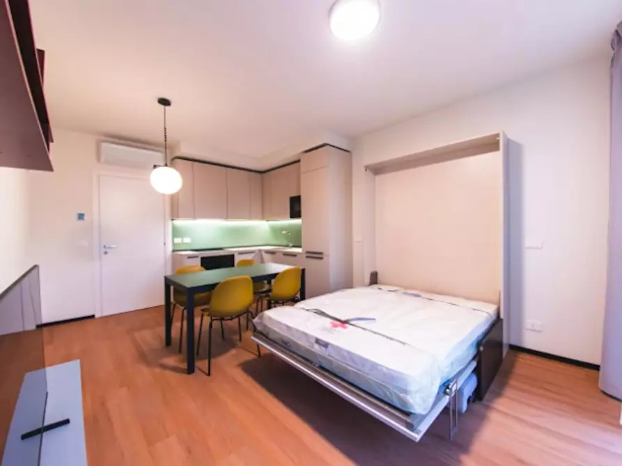 Immagine 1 di Appartamento in affitto  in Via Leonardo Bistolfi a Milano