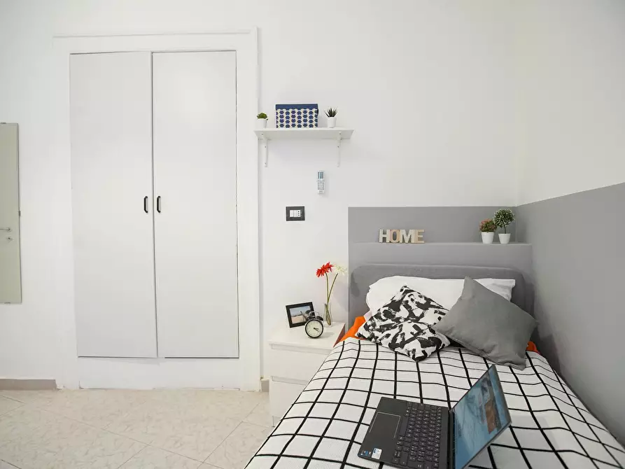 Immagine 4 di Camera in affitto  in Vico Noce a Napoli