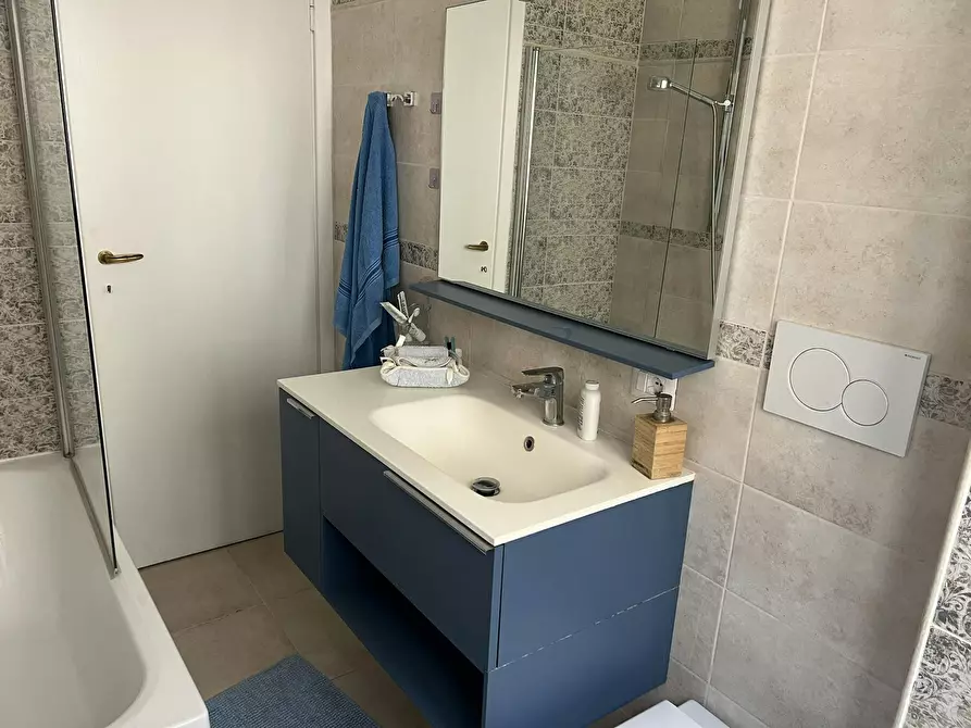 Immagine 10 di Appartamento in affitto  in Via Ettore Mambretti a Roma