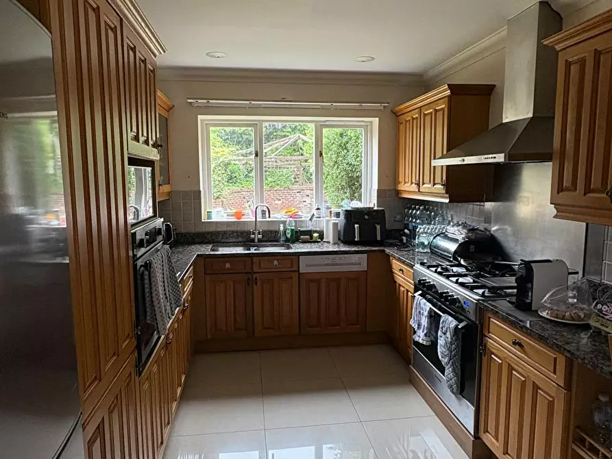 Immagine 4 di Camera in affitto  in Tithe Close a Virginia Water