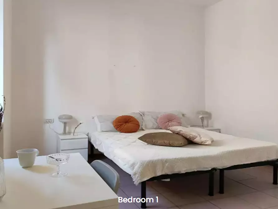 Immagine 1 di Camera in affitto  in Via Anton Giulio Barrili a Milano
