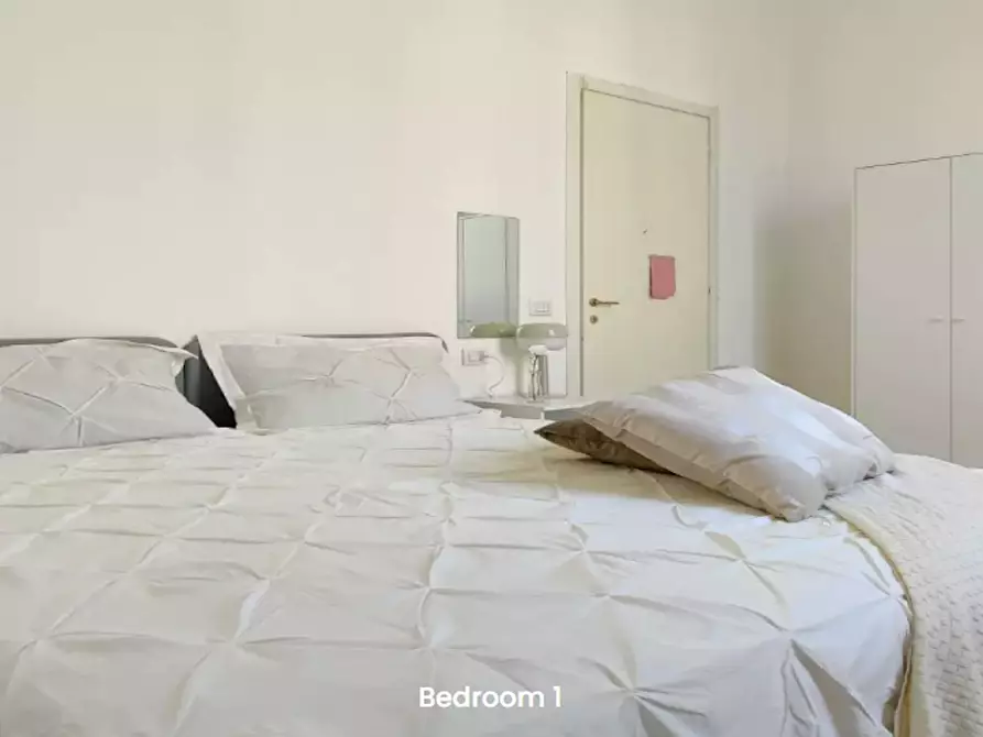 Immagine 1 di Camera condivisa in affitto  in Via Anton Giulio Barrili a Milano