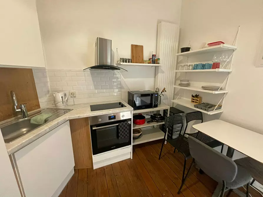 Immagine 4 di Appartamento in affitto  in Rue Peter Benoit a Etterbeek
