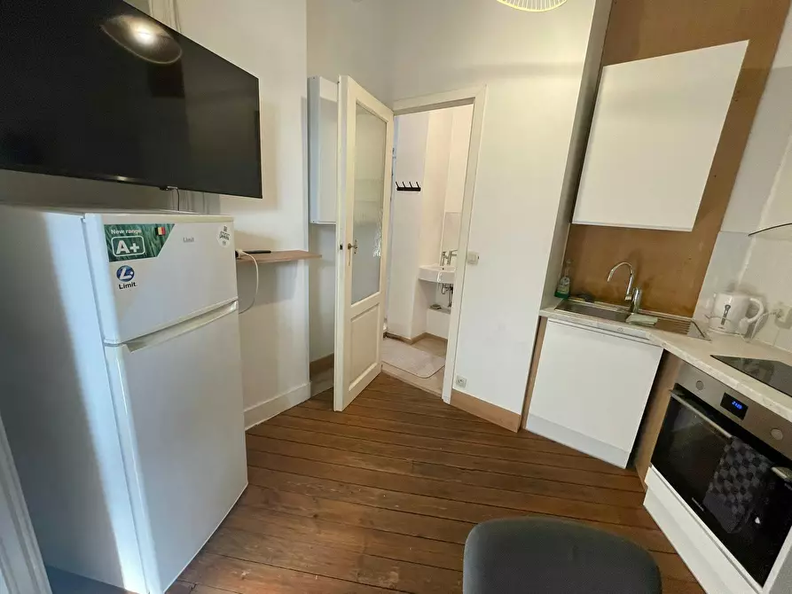 Immagine 5 di Appartamento in affitto  in Rue Peter Benoit a Etterbeek