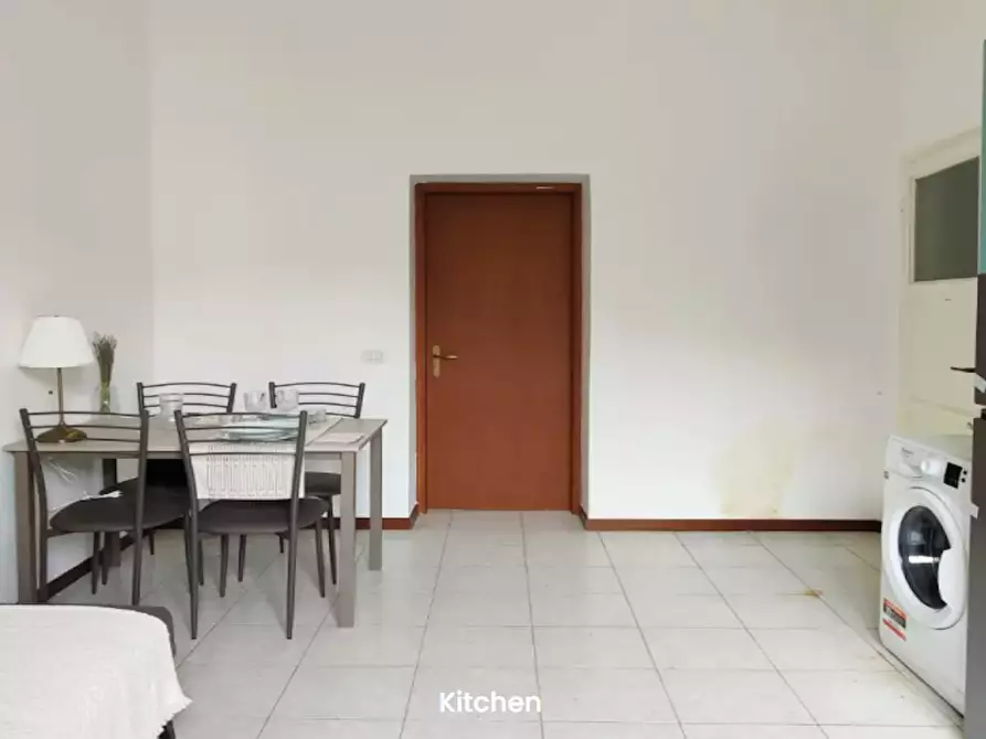 Immagine 2 di Appartamento in affitto  in Via Voltri a Milano