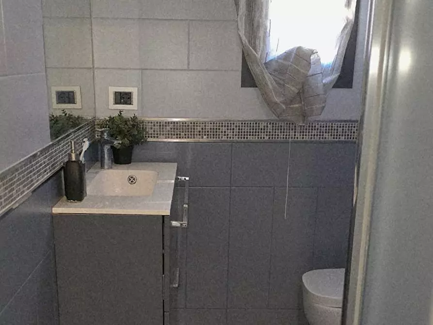 Immagine 5 di Appartamento in affitto  in Via degli Orti della Farnesina a Roma