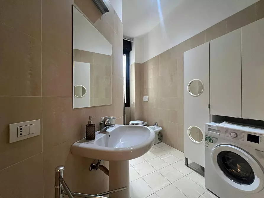 Immagine 10 di Casa indipendente in affitto  in Via Luigi Settembrini a Milano