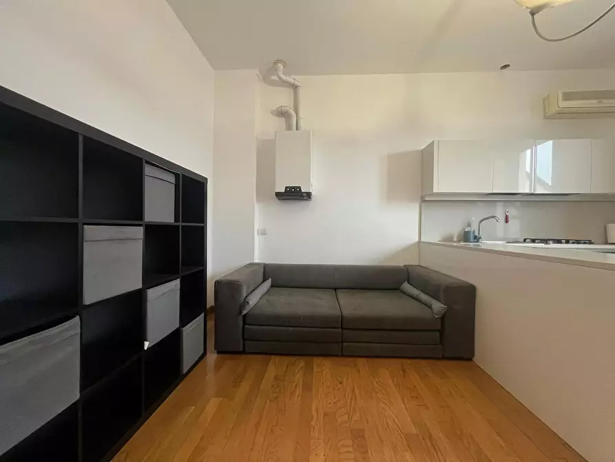 Immagine 5 di Casa indipendente in affitto  in Via Luigi Settembrini a Milano