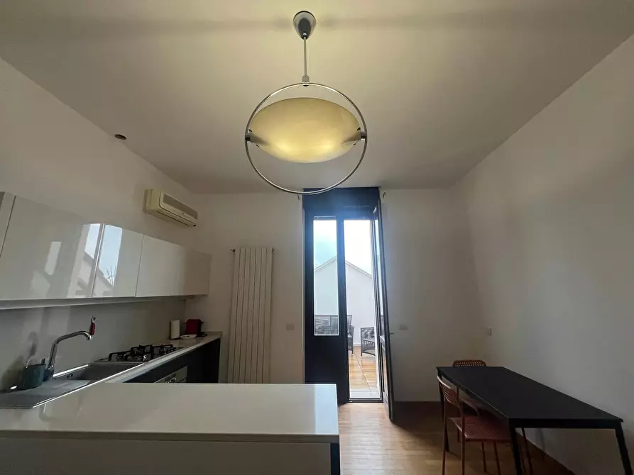 Immagine 3 di Casa indipendente in affitto  in Via Luigi Settembrini a Milano