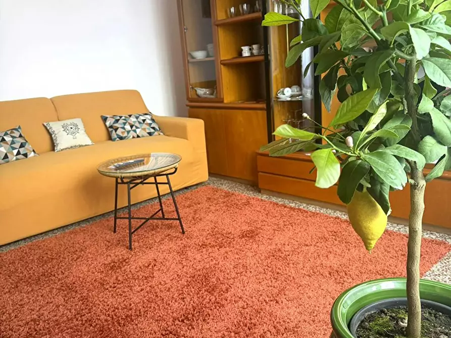 Immagine 2 di Appartamento in affitto  in Via Armando Diaz a Laveno-Mombello