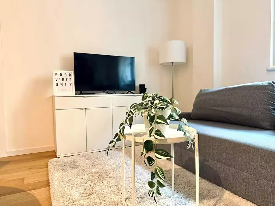 Immagine 6 di Appartamento in affitto  in Via Giulio Belinzaghi a Milano