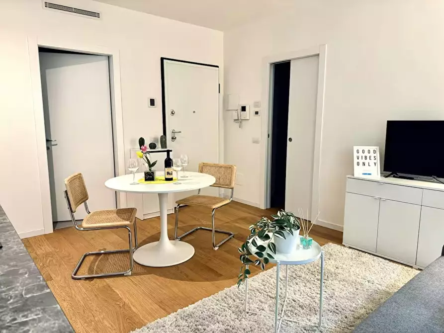 Immagine 2 di Appartamento in affitto  in Via Giulio Belinzaghi a Milano
