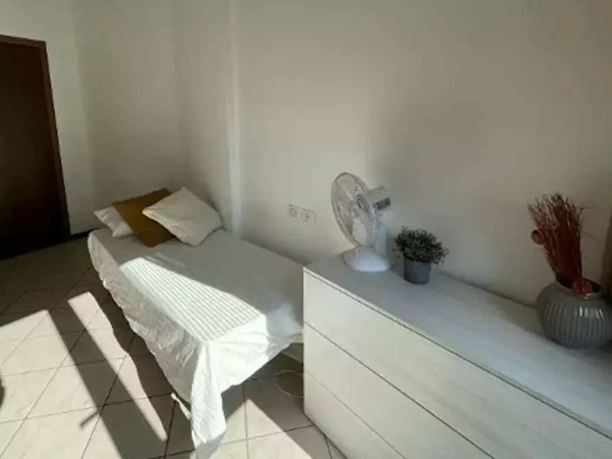 Immagine 2 di Camera in affitto  in Via Umberto Fogagnolo a Sesto San Giovanni