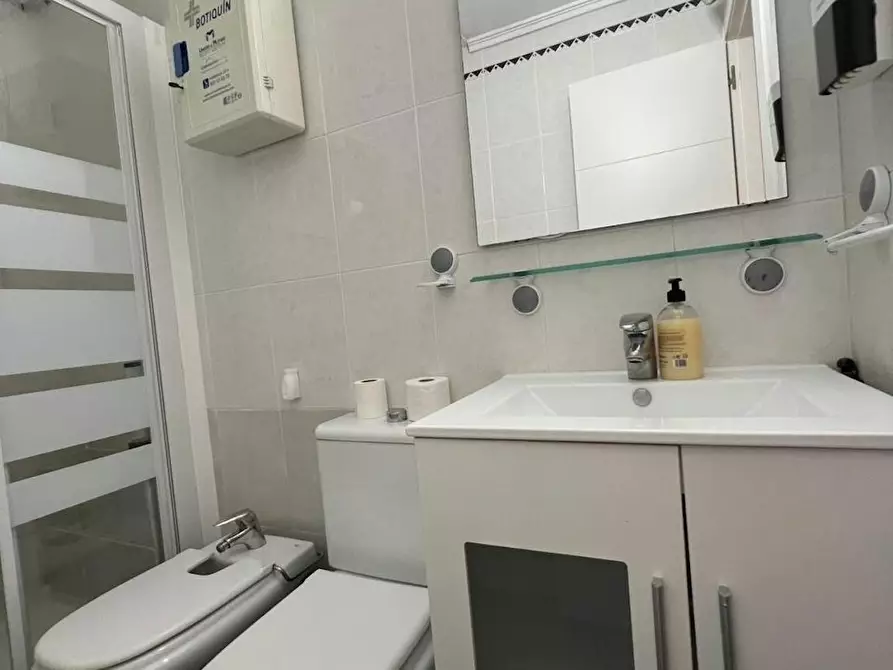 Immagine 8 di Camera in affitto  in Carrer de la Literatura a Hospitalet De Llobregat, L'