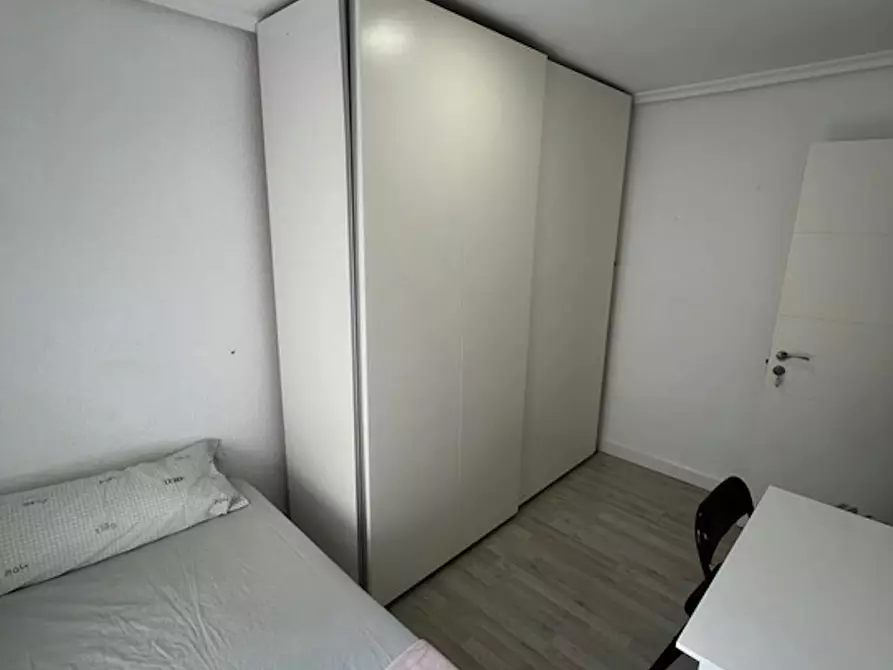 Immagine 1 di Camera in affitto  in Carrer de la Literatura a Hospitalet De Llobregat, L'