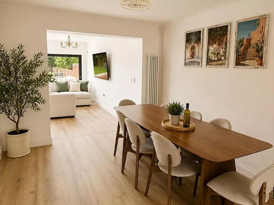 Immagine 4 di Casa indipendente in affitto  in Queens Way a Hounslow