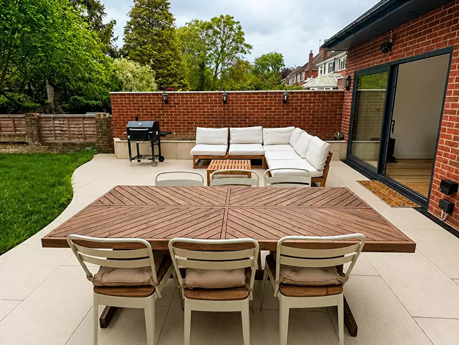Immagine 9 di Casa indipendente in affitto  in Queens Way a Hounslow