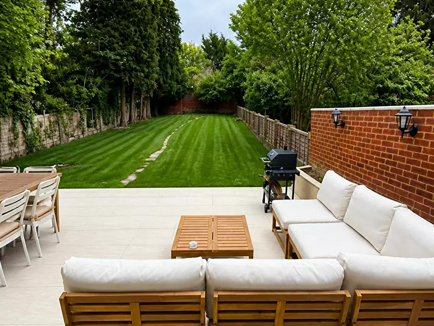 Immagine 8 di Casa indipendente in affitto  in Queens Way a Hounslow