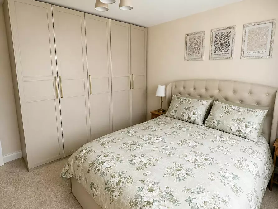 Immagine 10 di Casa indipendente in affitto  in Queens Way a Hounslow