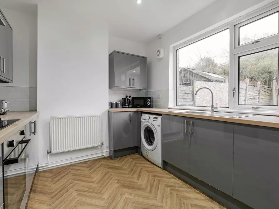 Immagine 6 di Casa indipendente in affitto  in MacDonald Avenue a 