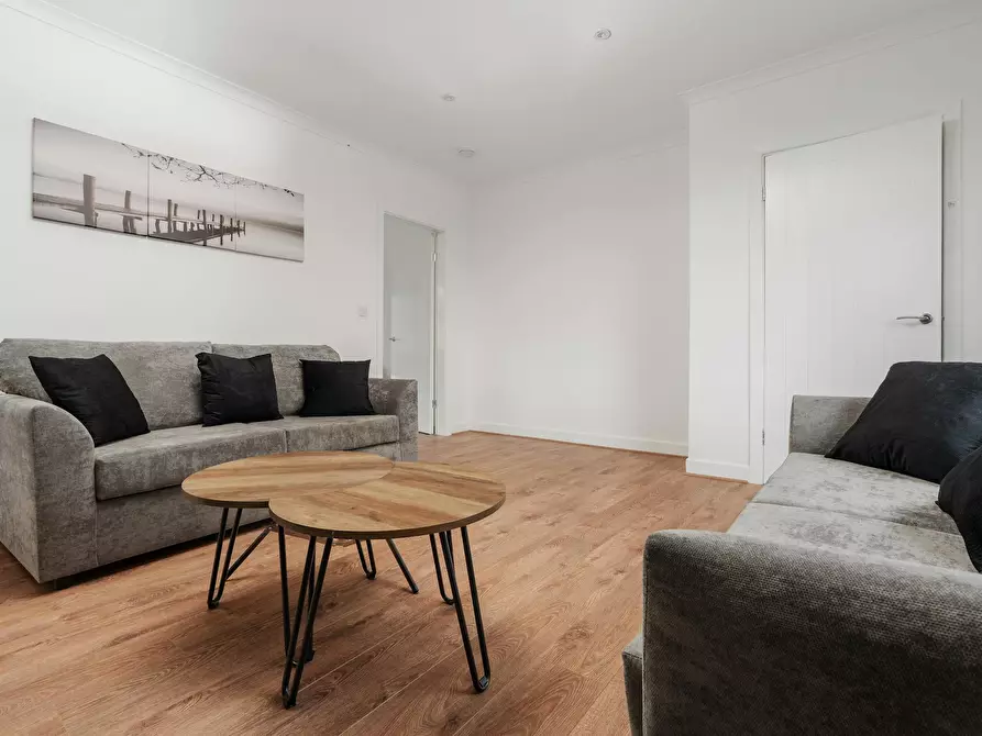 Immagine 3 di Casa indipendente in affitto  in MacDonald Avenue a 