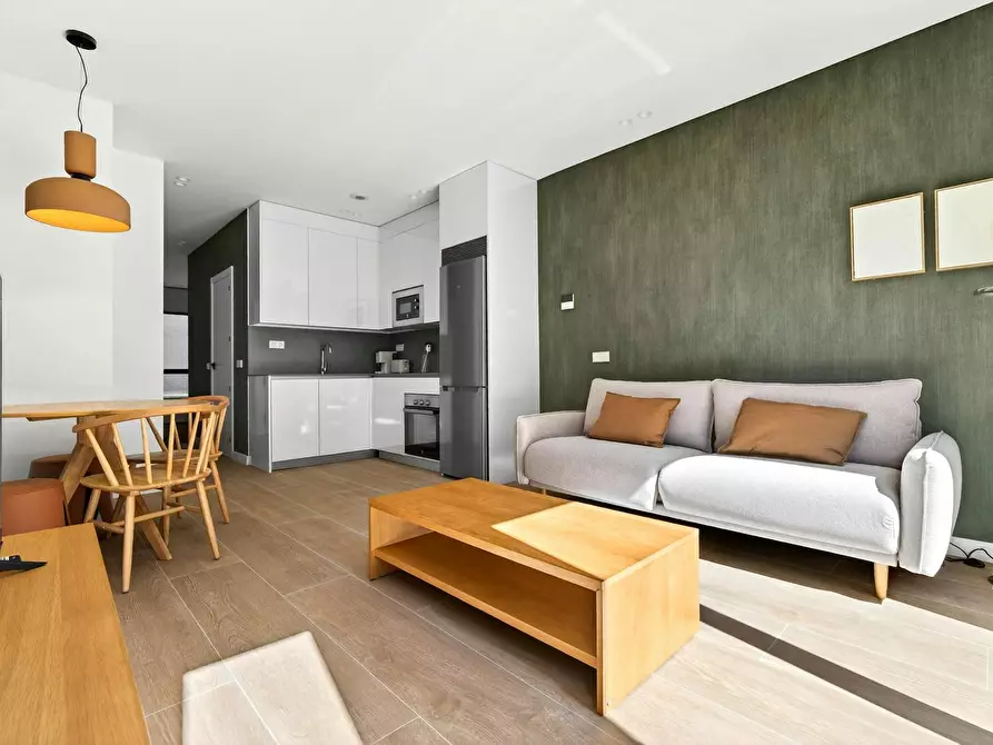 Immagine 1 di Appartamento in affitto  in Calle de Anzuola a Madrid