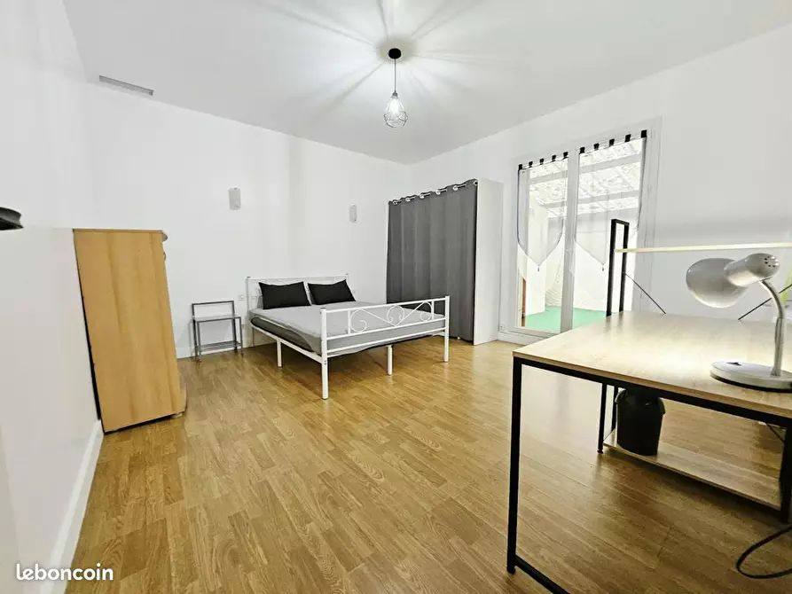 Immagine 10 di Camera in affitto  in Rue Saint-Christophe a Sorges
