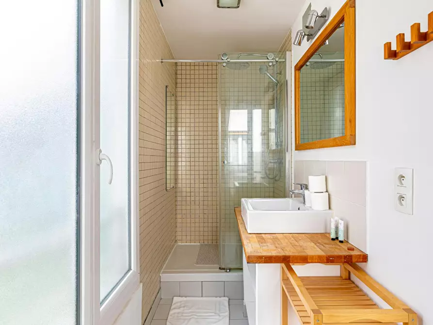 Immagine 4 di Appartamento in affitto  in Rue du Faubourg Saint-Martin a Paris