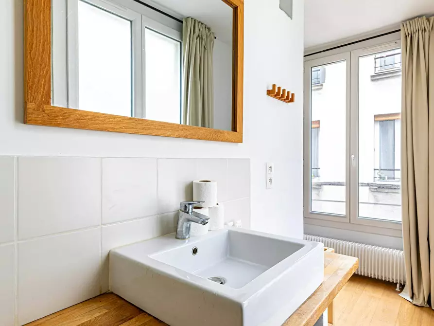 Immagine 9 di Appartamento in affitto  in Rue du Faubourg Saint-Martin a Paris