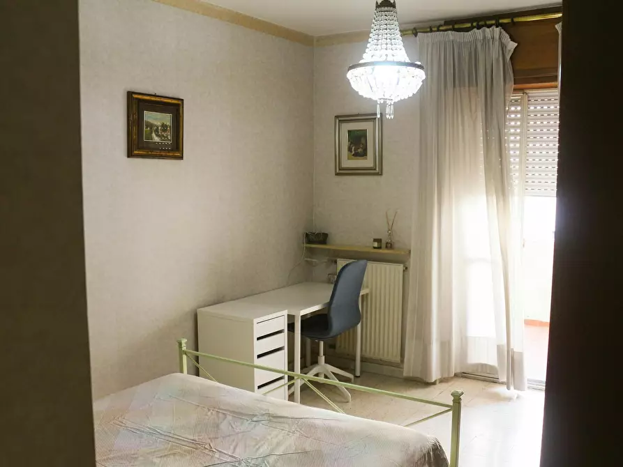 Immagine 1 di Camera in affitto  in Via Giuseppe de Robertis a Roma