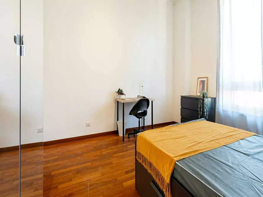 Immagine 6 di Camera in affitto  in Viale Tunisia a Milano