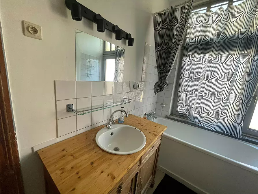 Immagine 3 di Appartamento in affitto  in Rue Peter Benoit a Etterbeek