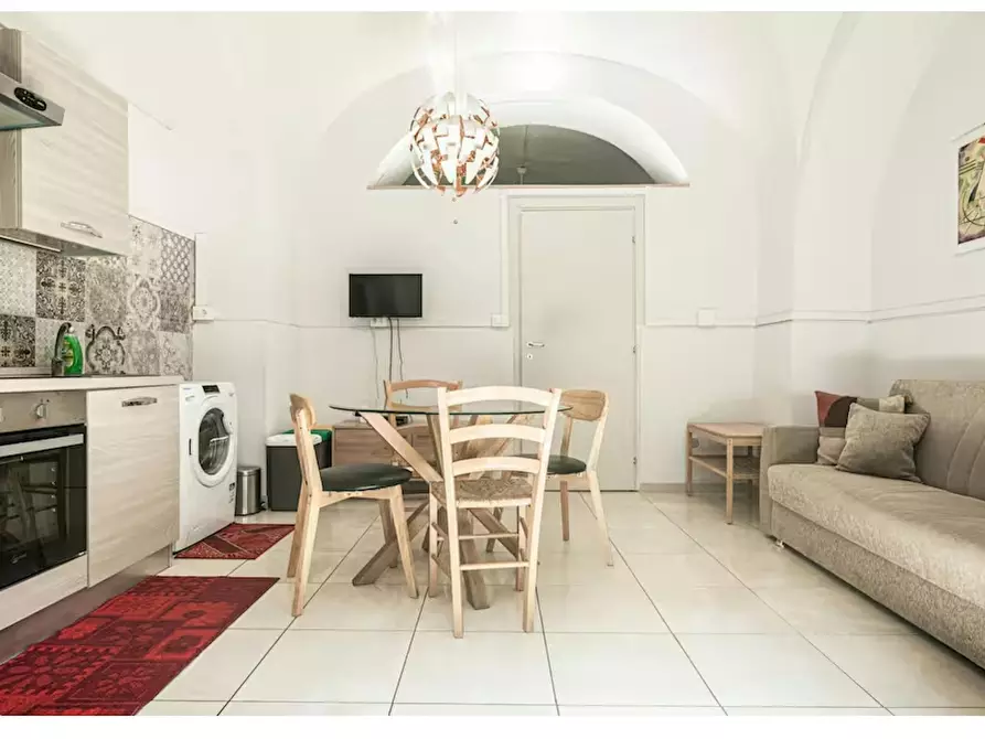 Immagine 5 di Casa indipendente in affitto  in Via Santa Barbara a Catania