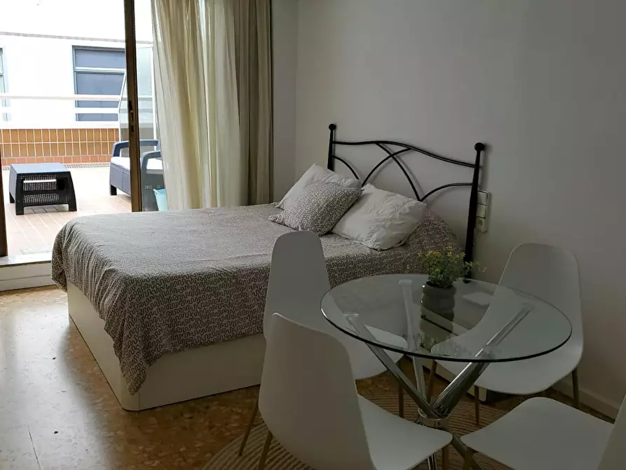 Immagine 2 di Camera in affitto  in Carrer de Don Juan de Austria a Valencia