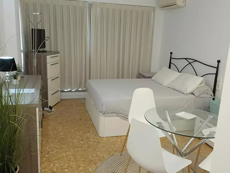 Immagine 5 di Camera in affitto  in Carrer de Don Juan de Austria a Valencia