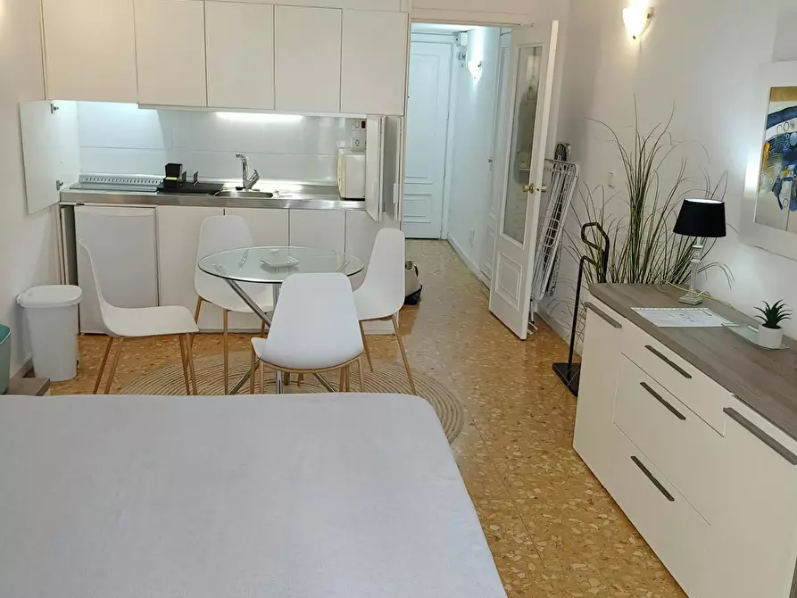 Immagine 8 di Camera in affitto  in Carrer de Don Juan de Austria a Valencia