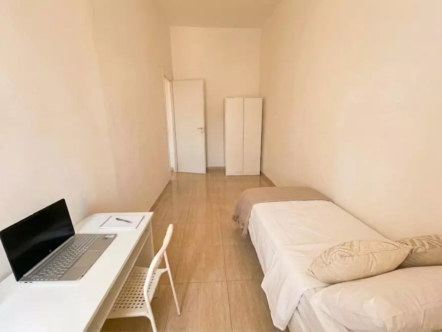 Immagine 3 di Camera in affitto  in Vico Tinellari a Napoli