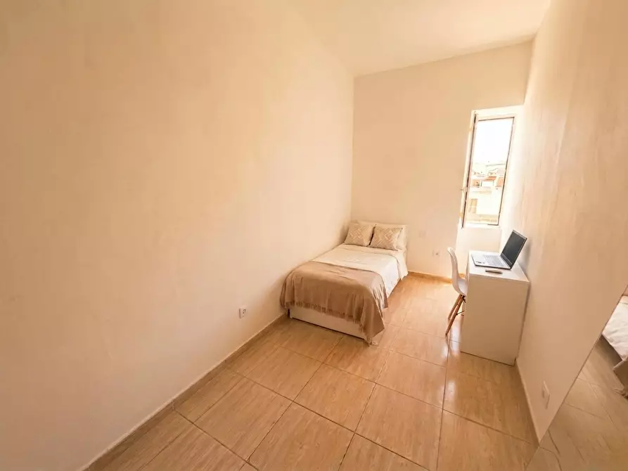 Immagine 4 di Camera in affitto  in Vico Tinellari a Napoli