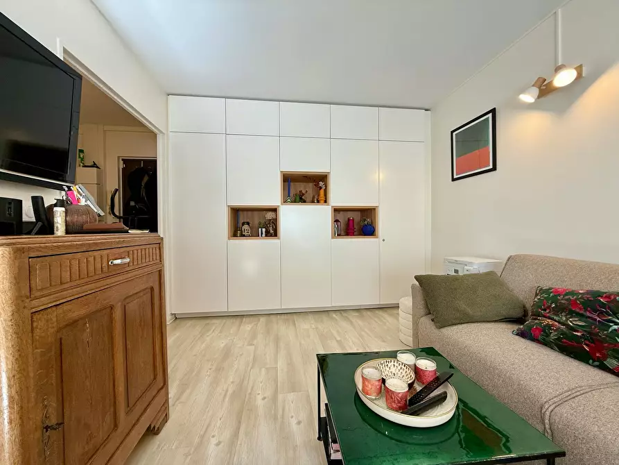 Immagine 9 di Appartamento in affitto  in Rue de l'Hôpital Saint-Louis a Paris
