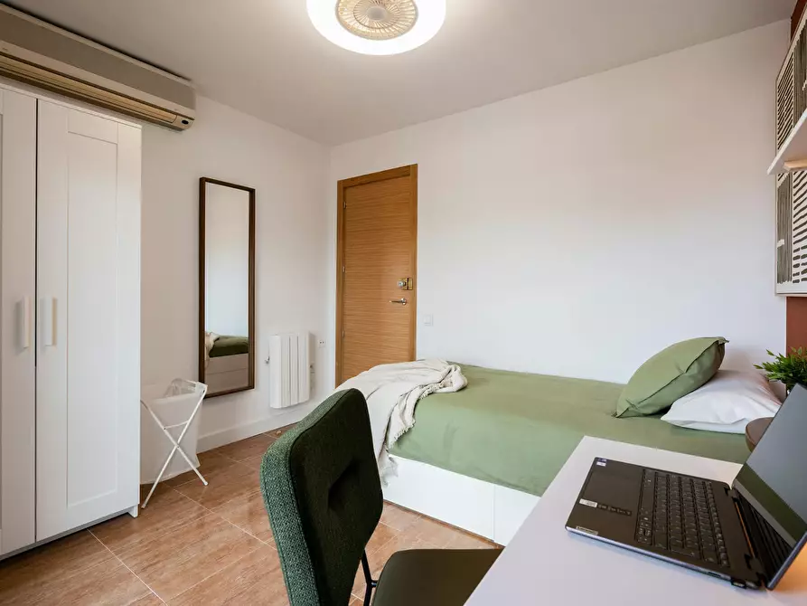 Immagine 5 di Camera in affitto  in Carrer d'Ovidi a Sabadell