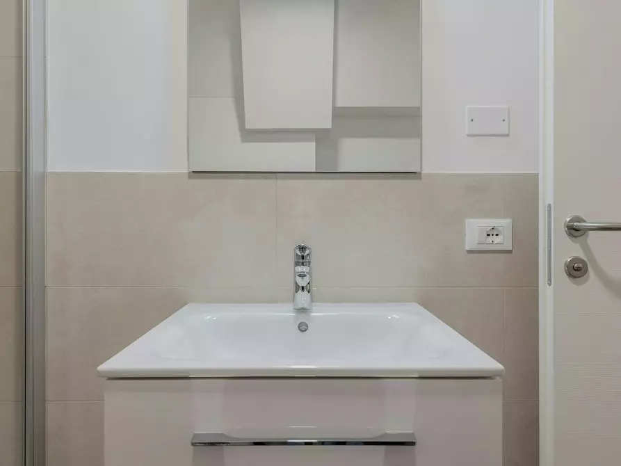 Immagine 10 di Camera in affitto  in Via della Malvasia a Trento