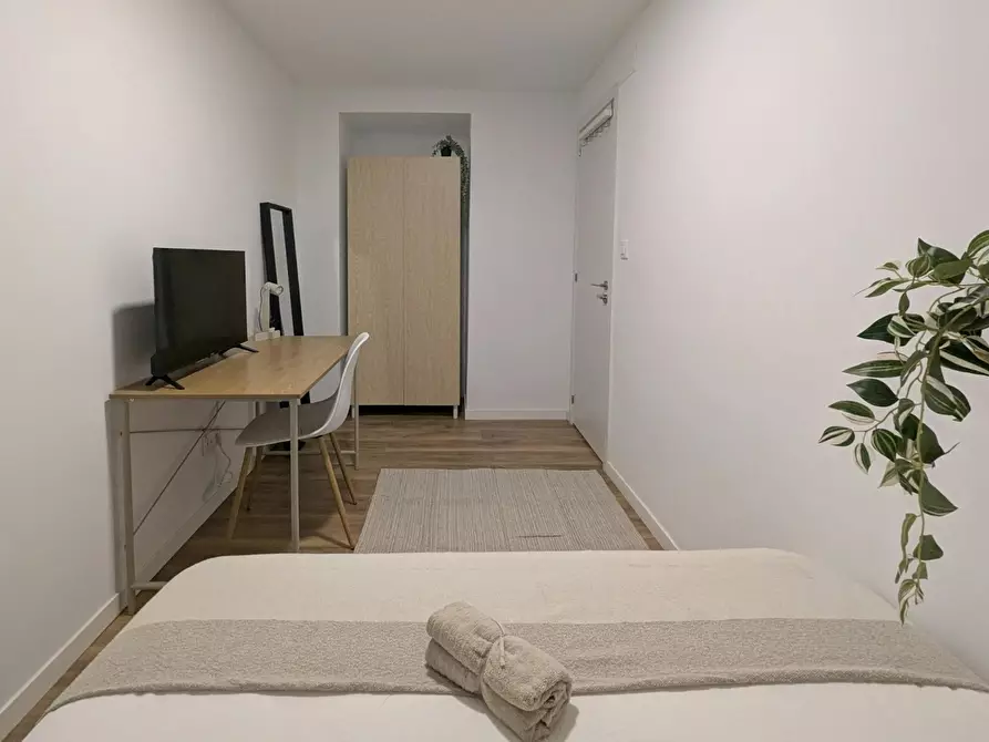 Immagine 2 di Camera in affitto  in Avinguda de la Constitució a Valencia