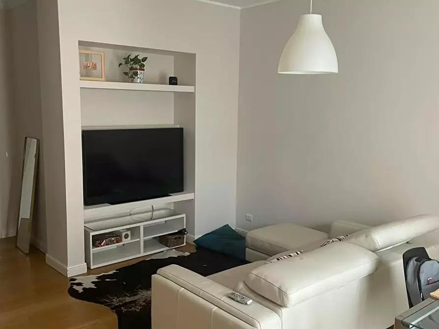 Immagine 3 di Camera in affitto  in Via Trieste a Milano