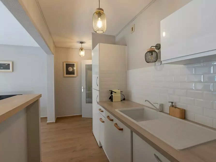 Immagine 9 di Appartamento in affitto  in Rue nationale a Limas